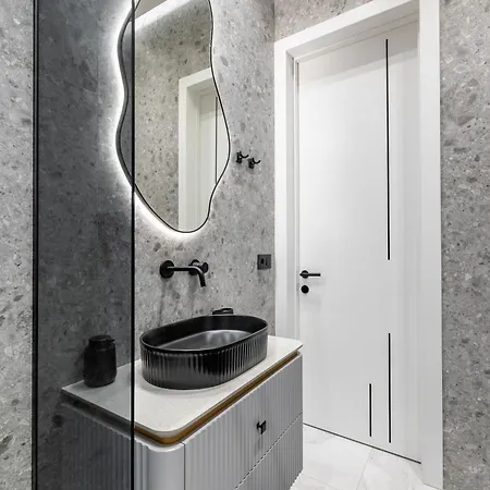 Апартаменты Alfa Bohomoltsia 11a *
